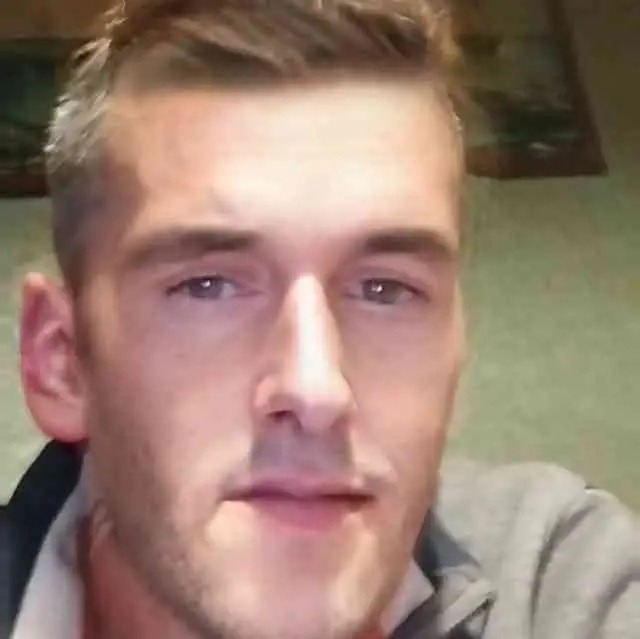 Bulut - Gay in Blankensee Profil von Bulut, 25 Jahre, Gay in Blankensee (Mecklenburg-Vorpommern)