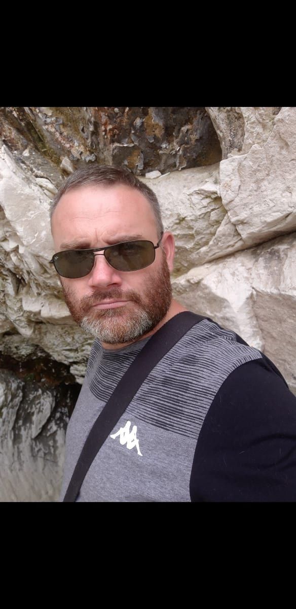 Rénald - Gay in Nieden Profil von Rénald, 35 Jahre, Gay in Nieden (Mecklenburg-Vorpommern)